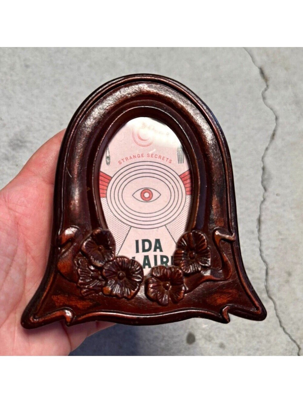 Vintage Victorian like Brown Floral Oval Tabletop Photo Frame